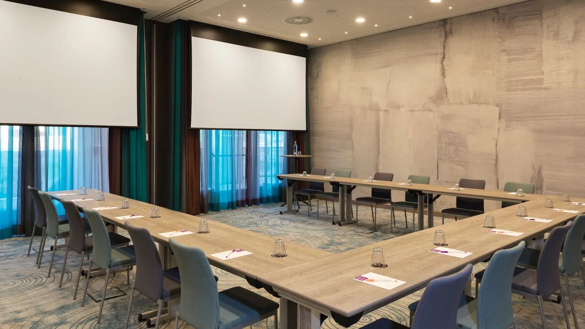 Hyatt-Place-Frankfurt-Airport-P083-Meeting-Place-4-and-5-U-Shape.16x9.jpg
